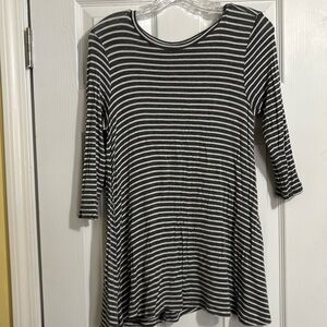 1/2 sleeve gray and white striped tunic shirt